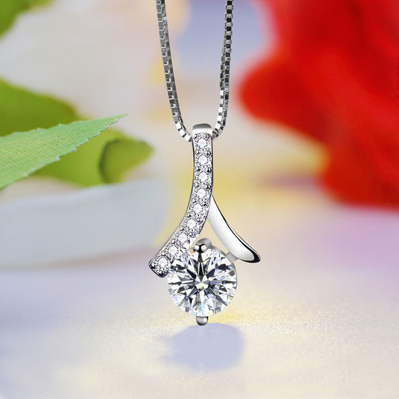 Collier en argent à chevrons et diamants