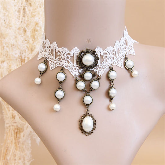 Collier de mariée en dentelle de perles blanches