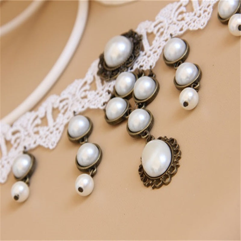 Collier de mariée en dentelle de perles blanches