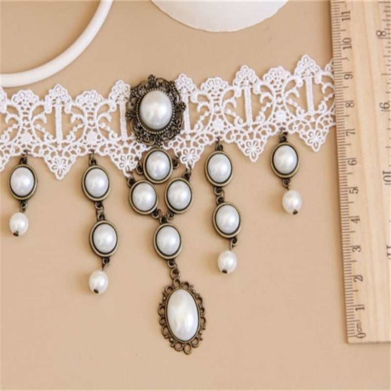 Collier de mariée en dentelle de perles blanches